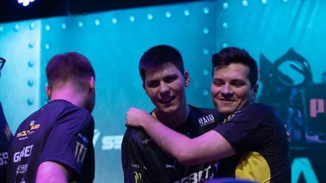 评论员批评 评论员批评