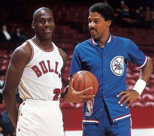 俱乐部由于 俱乐部由于